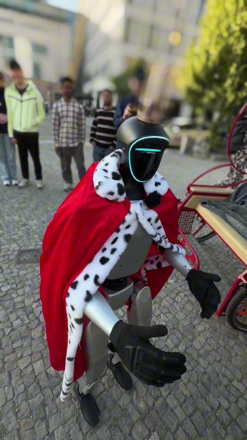 Humanoider Roboter in der Fußgängerzone: so reagieren Passanten